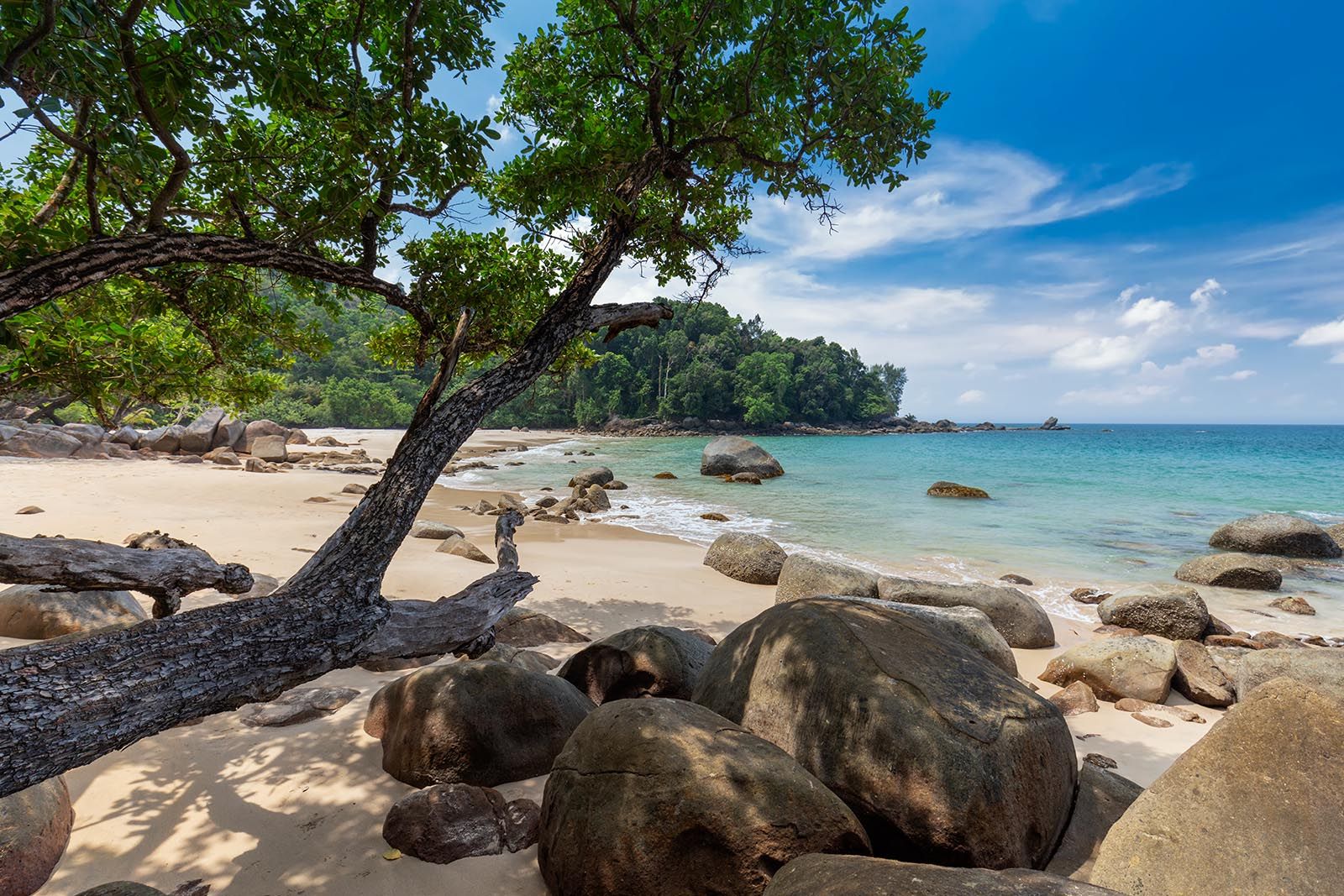 Sandy beach in Khao Lak © Shutterstock